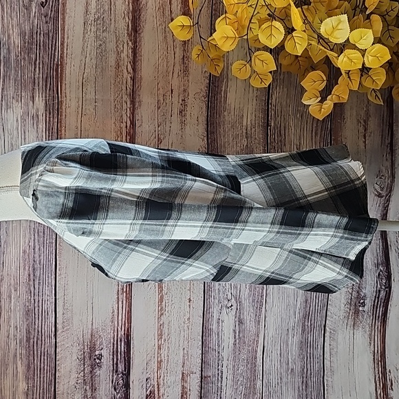 MOD X BLACK & WHITE PLAID LONG SLEEVE PEPLUM TOP - Picture 6 of 11